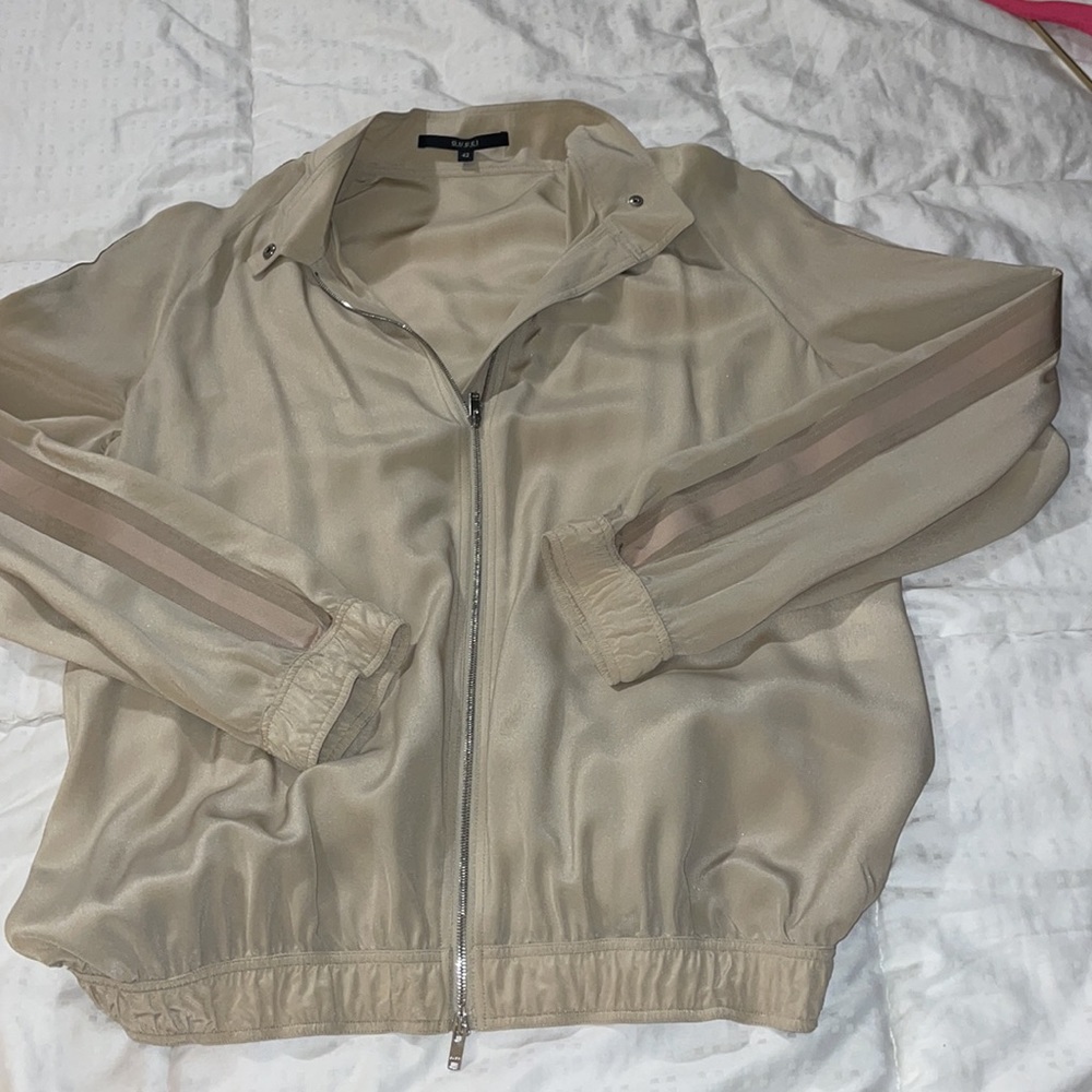 NWOT silk GUCCI authentic from department store ❤️NO RIPS OR TEARS